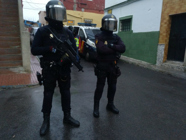 Despliegue policial en una operación contra el narcotráfico en el