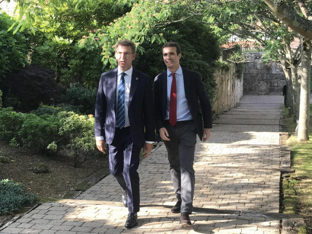 Alberto Núñez Feijóo y Pablo Casado, en Santiago