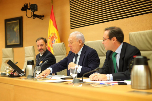 El mando de Ciberdefensa Enrique Cubeiro junto a José Manuel García Margallo