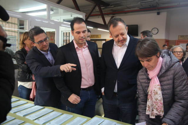 Simulacro electoral para personas con discapacidad organizado por Plena Inclusió