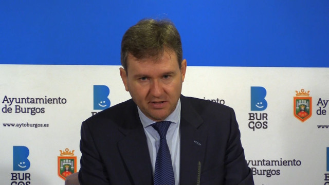 El alcalde de Burgos, Javier Lacalle, se refiere a la entrada de Silvia Clemente