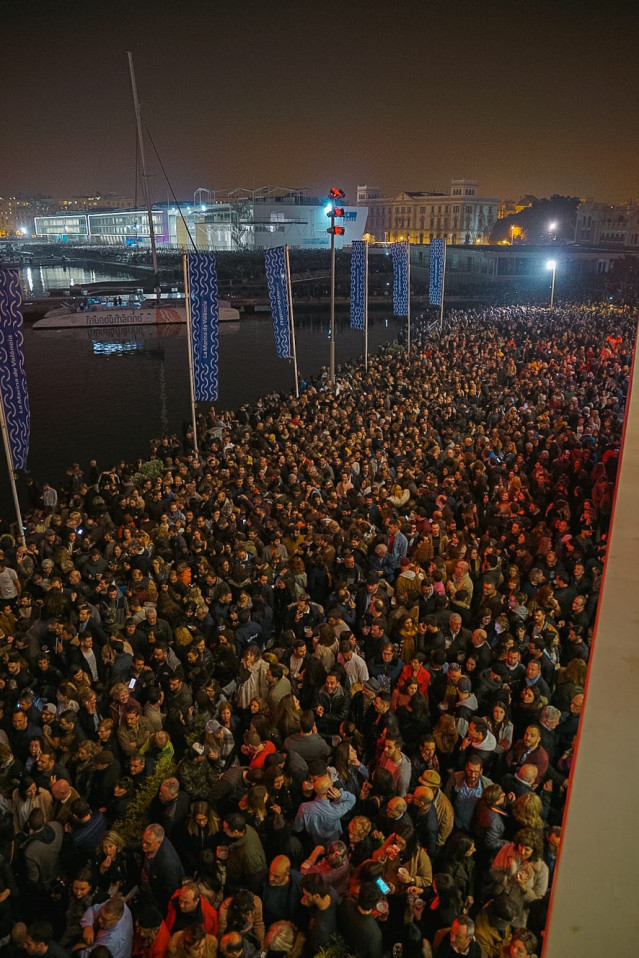 Récord de visitantes a La Marina con la 'mascletà' vertical