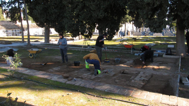 Trabajos en el cuadro de San Ramón en el Cementerio de la Salud