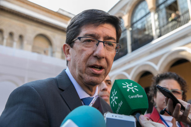 El vicepresidente de la Junta, Juan Marín, atiende a los periodistas