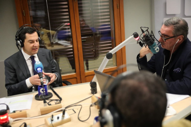 Juanma Moreno, hoy en una entrevista en la Cope