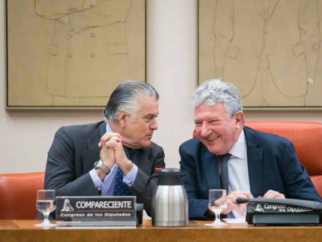 Luis Bárcenas, con Pedro Quevedo, presidente de la comisión de investigación