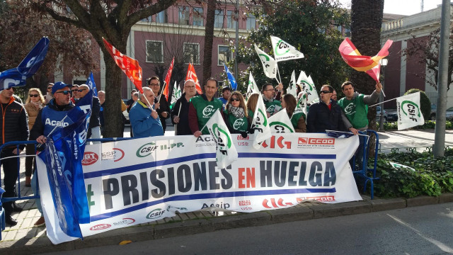 Funcionarios de prisiones protestan ante la visita de Grande-Marlaska