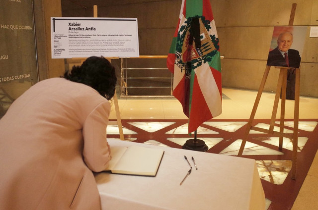 PNV habilita en el hall de Sabin Etxea el libro de condolencias por el fallecimi