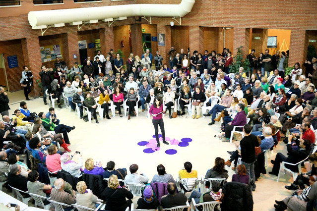 Isa Serra presenta candidatura a primarias prometiendo una asignatura de Feminis