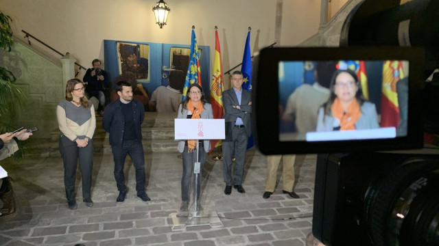 Oltra en la rueda de prensa posterior al pleno con los consellers de Compromís