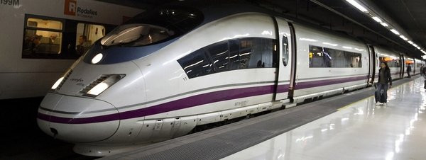 Tren_AVE_estacionado_54397656863_51351706917_600_226