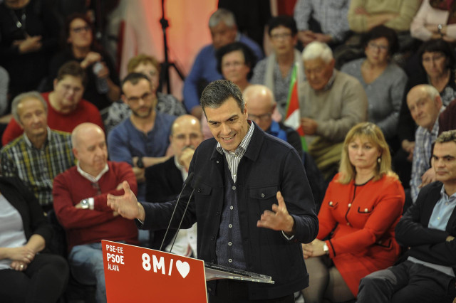 Pedro Sánchez en un acto de los socialistas en Vitoria