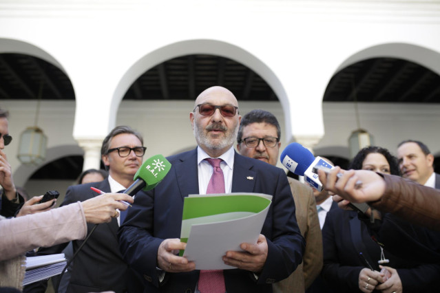 Vox se sale del Pleno en protesta por el 
