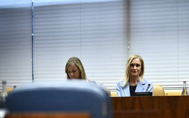 Cifuentes ha acudido a la Asamblea con escolta policial tras solicitarlo y ser a