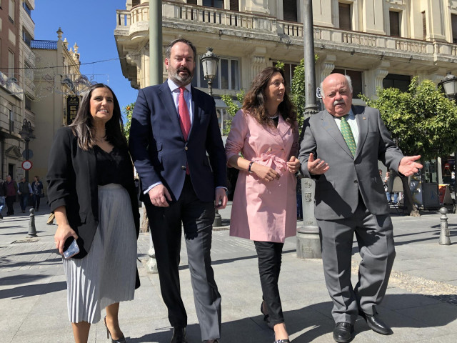López (PP-A) critica que el marido de Susana Díaz 