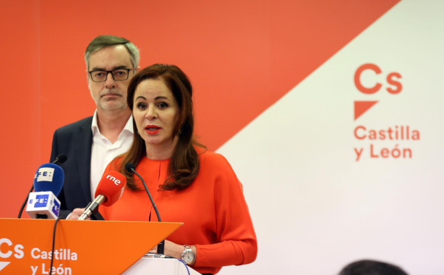La expresidenta de las Cortes de Castilla y León, Silvia Clemente, presenta su c