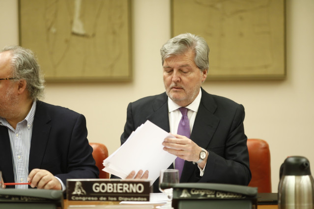 Íñigo Méndez de Vigo comparece en la Comisión de Educación y Deporte