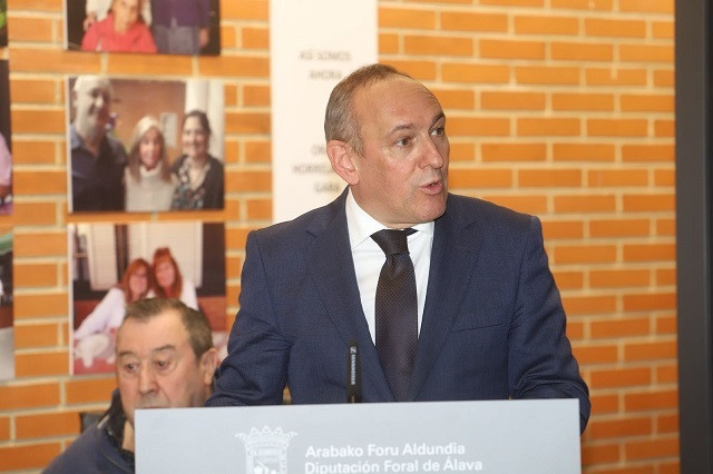 El diputado general dee alava, ramiro gonzalez