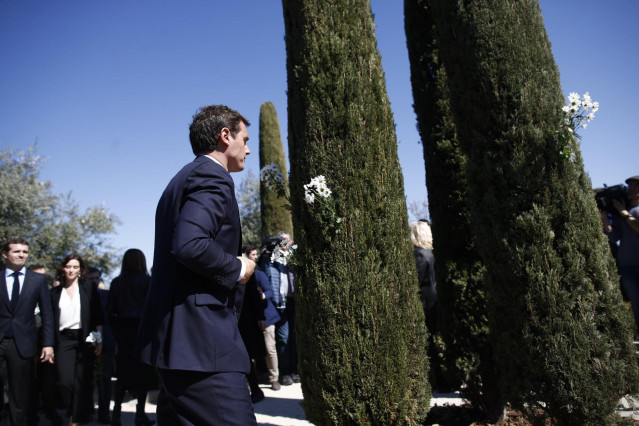 Acto en memoria de las víctimas del 11-M en el Bosque del Recuerdo del Retiro