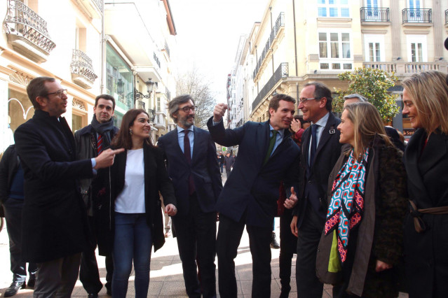 Pablo Casado visita la sede del Partido Popular en Vitoria