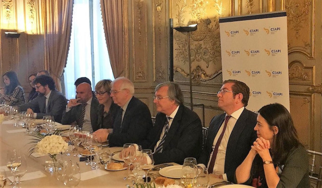 Borrell subraya ante empresarios la apuesta de España por la estabilidad y la se