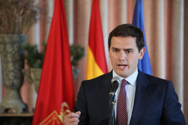 Rivera y Esparza, firman el acuerdo por el que Cs y UPN concurrirán conjuntament