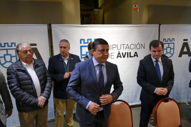 AMPL.- El PP se apoya en UPyD para presentar moción de censura contra Sánchez Ca
