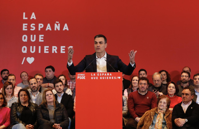 Av.- 28A.- Sánchez exige a PP y a Cs que dejen a un lado su 