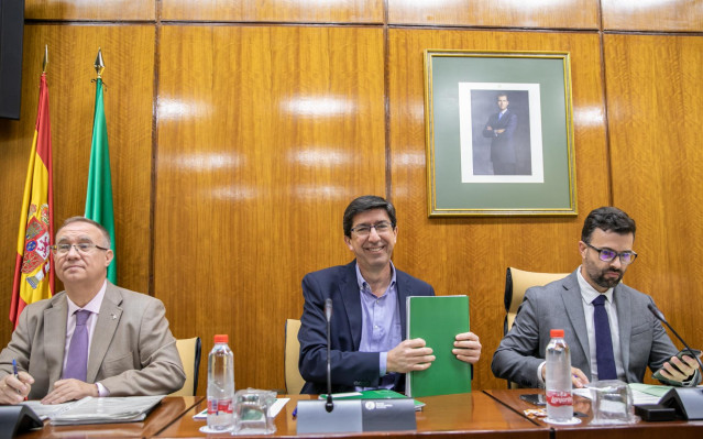 Juan Marín, comparece en comisión parlamentaria.