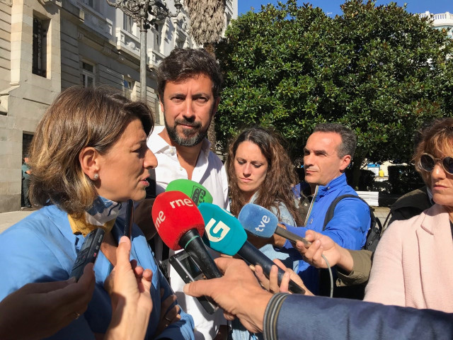 Yolanda Díaz y Antón Gómez-Reino tras reunión en el TSXG