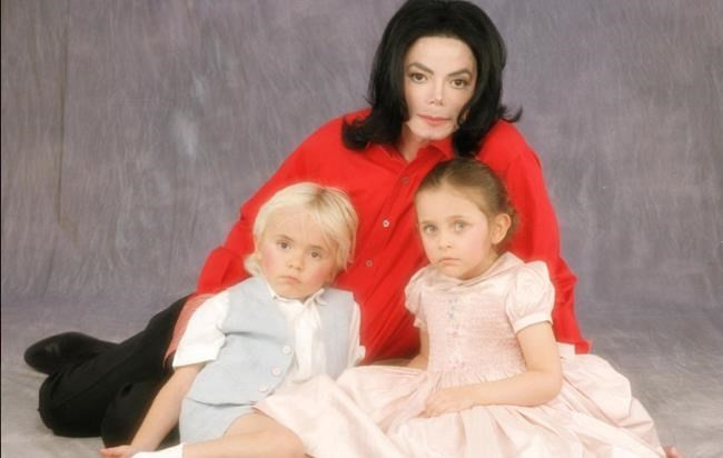 Michael Jackson con sus dos hijos