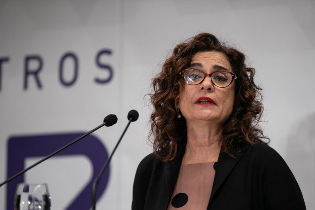 María Jesús Montero, participa en un desayuno-coloquio