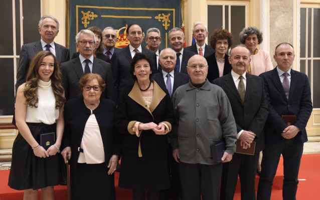 Celaá entrega la Gran Cruz de la Orden Civil de Alfonso X el Sabio a Francisco L