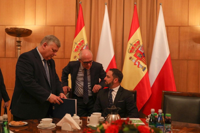 Abascal viaja a Polonia y comparte con sus dirigentes ideas 