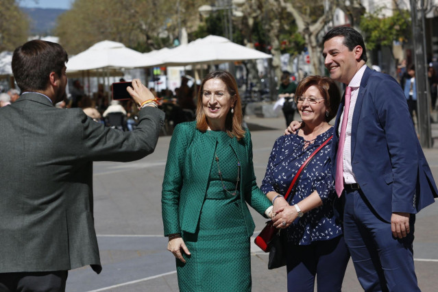 Ana Pastor realiza una visita a Córdoba