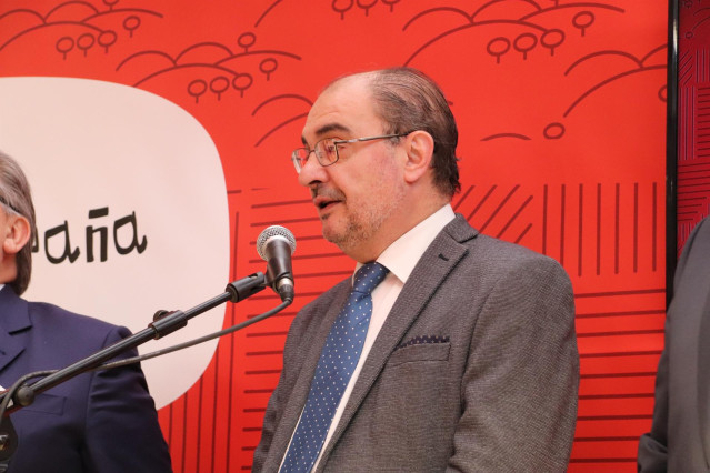 Lambán señala que el PSOE-Aragón acata la decisión de Ferraz sobre las listas y