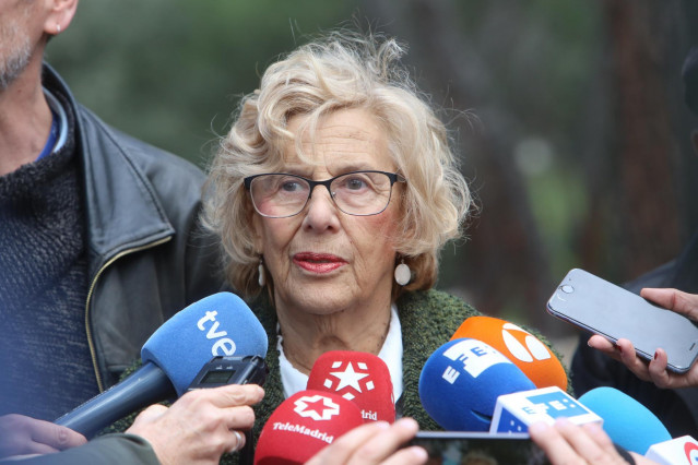 La alcaldesa de Madrid, Manuela Carmena, visita el rebaño de ovejas en la Glorie