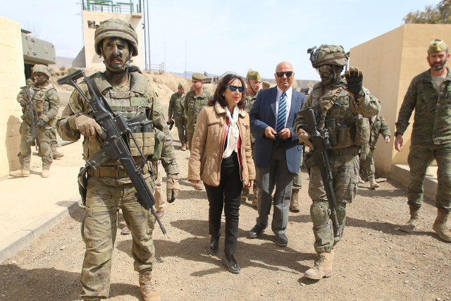 La ministra de Defensa, Margarita Robles, visita la base 'Álvarez de Sotomayor'