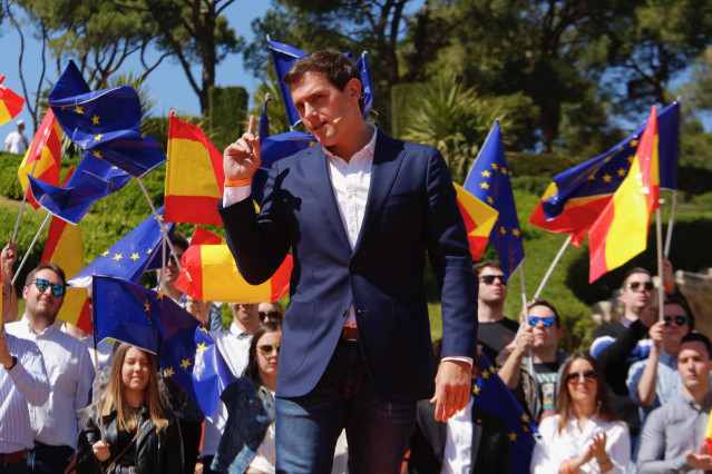 Encuentro Ciudadano en Zaragoza (Aragón) con el presidente de Ciudadanos, Albert