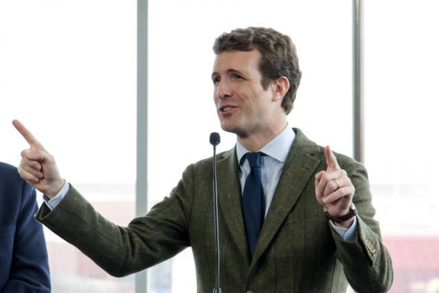 Pablo casado Visita el Puerto de Melilla.