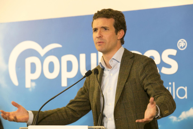 28A.- Casado intenta zanjar la polémica del aborto abierta por Suárez y rechaza
