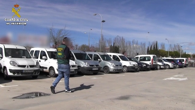 Detenidas 8 personas y recuperados 57 vehículos robados de un clan que los vendí