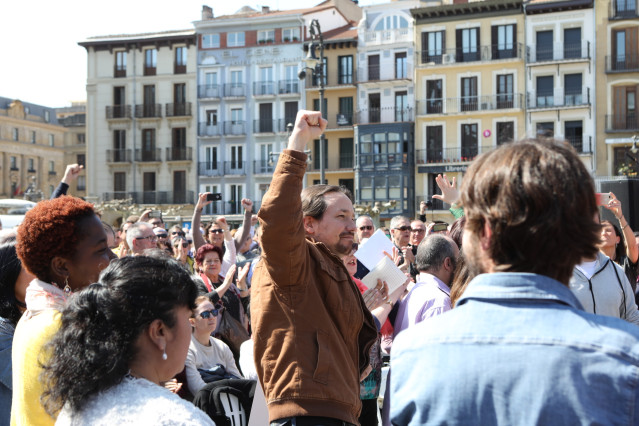 El secretario general de Podemos, Pablo Iglesias, participa en un encuentro con
