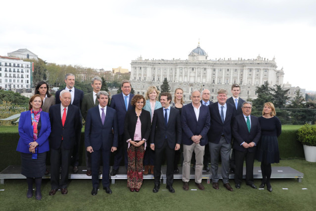 Rosa Estarás repite en la lista europea del PP, que incluye a tres exministros d