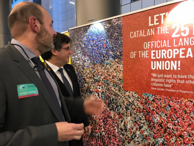 Puigdemont en una exposición en Bruselas