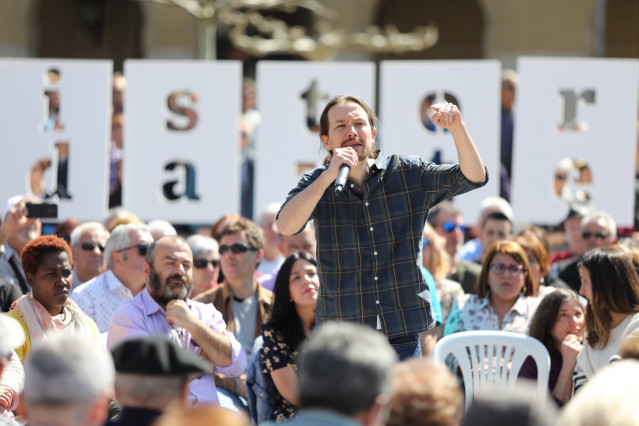 El secretario general de Podemos, Pablo Iglesias, participa en un encuentro con