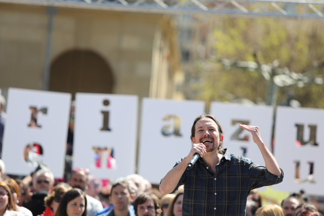 El secretario general de Podemos, Pablo Iglesias, participa en un encuentro con