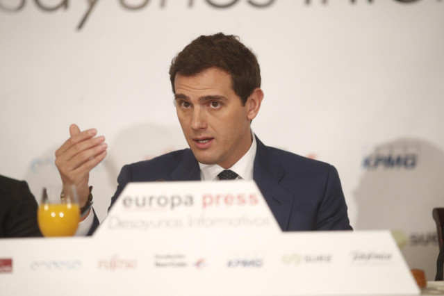 España.- Rivera anima a Casado a creerse que pueden ganar a Sánchez y gobernar e