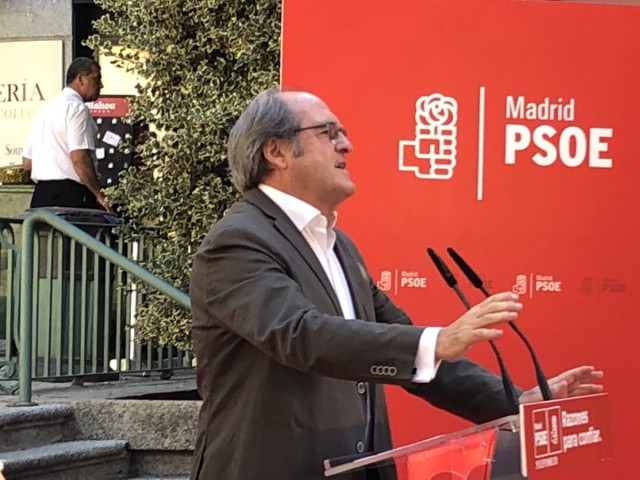 Gabilondo se dirige al público en un acto en San Lorenzo de El Escorial