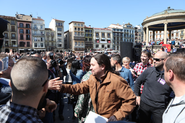 El secretario general de Podemos, Pablo Iglesias, participa en un encuentro con